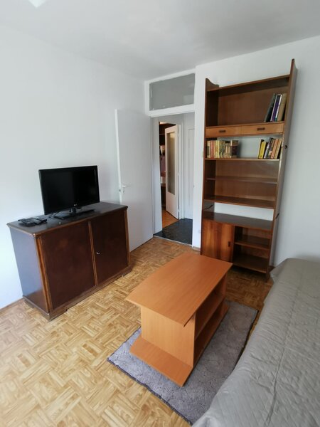 1 Decembrie 1918 nr. 22, bl. 3, aproape de piata Minis,