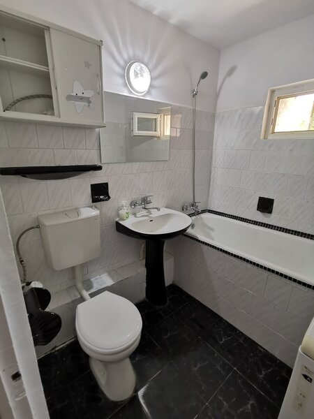 1 Decembrie 1918 nr. 22, bl. 3, aproape de piata Minis,